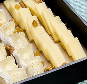 Planche de Fromages : Camembert, Comté, Chèvre