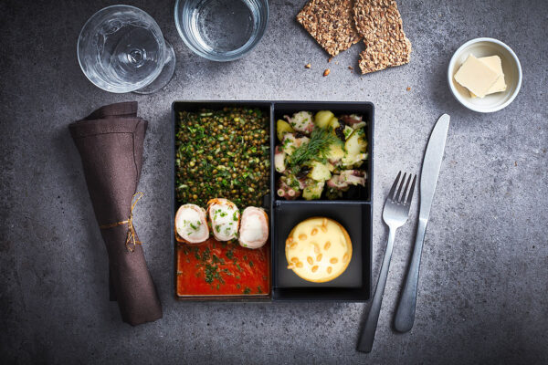 Plateau repas - Médaillons de lotte lardés aux lentilles By Justine Piluso - square