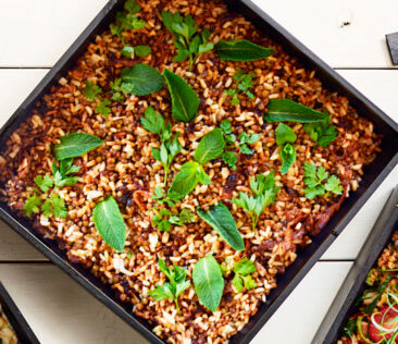 Moudardara: salade de lentilles et riz aux oignons confits